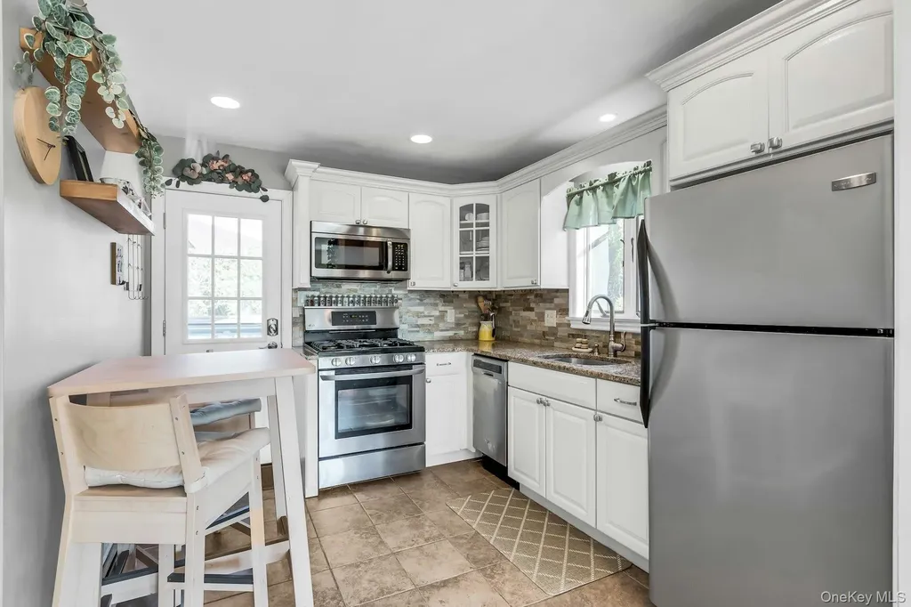 105 16th Street West Babylon NY 11704