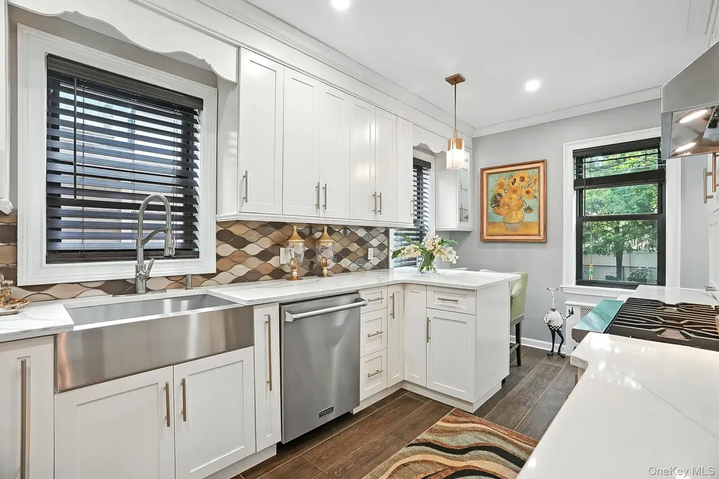 1260 Rhinelander Avenue Bronx NY 10461