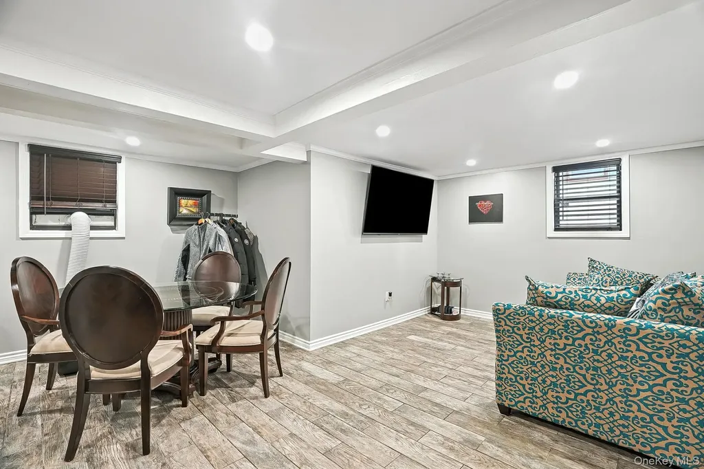 1260 Rhinelander Avenue Bronx NY 10461