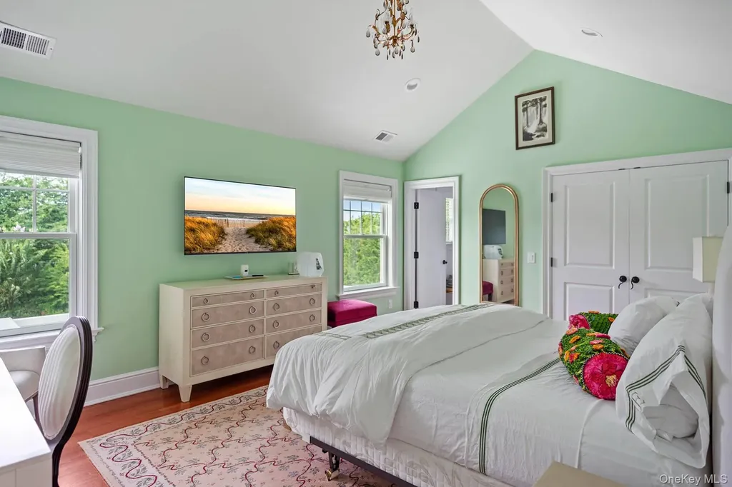 4 Spring Lane Southampton NY 11968