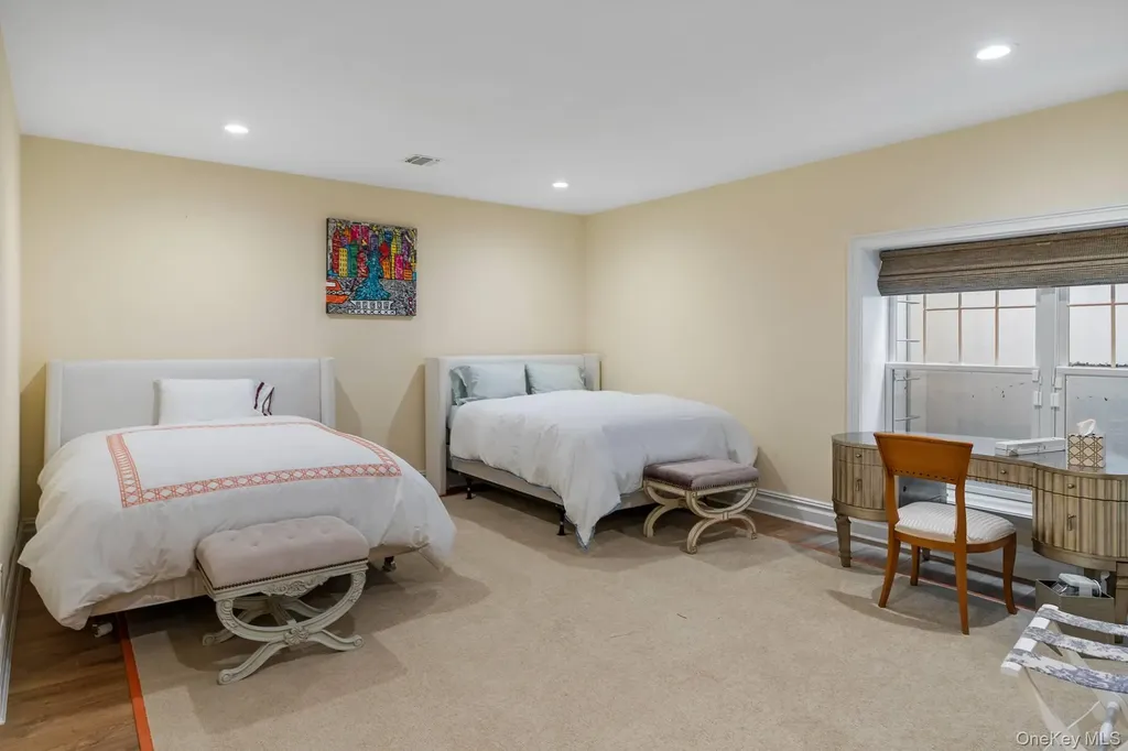4 Spring Lane Southampton NY 11968