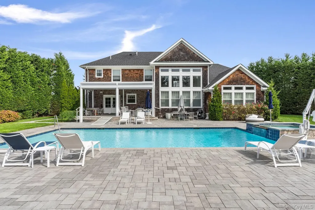 4 Spring Lane Southampton NY 11968