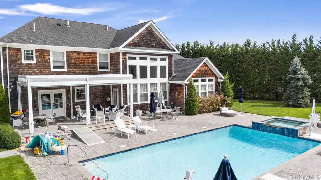 4 Spring Lane Southampton NY 11968