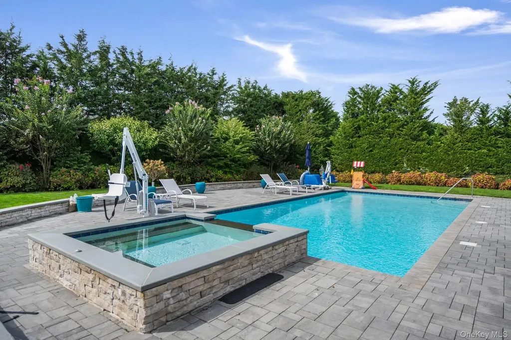 4 Spring Lane Southampton NY 11968