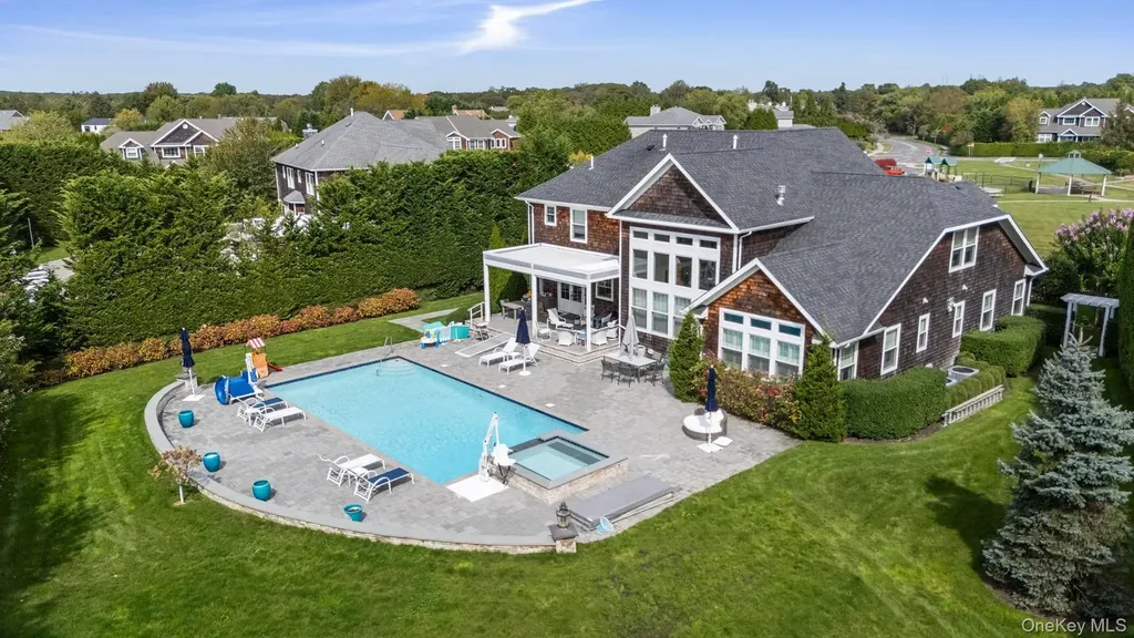 4 Spring Lane Southampton NY 11968