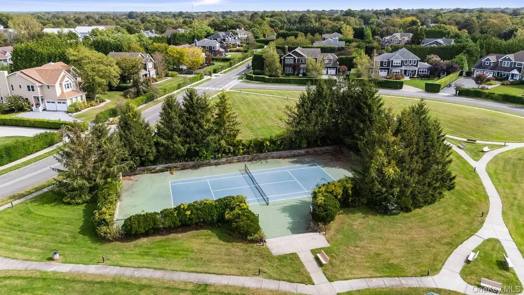 4 Spring Lane Southampton NY 11968