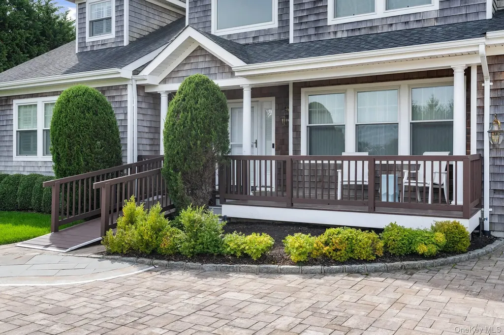 4 Spring Lane Southampton NY 11968