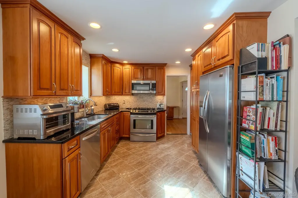 2531 Mount Avenue Oceanside NY 11572