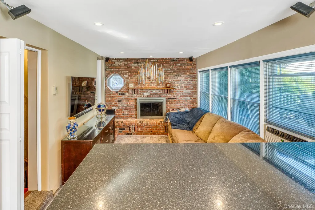 2531 Mount Avenue Oceanside NY 11572