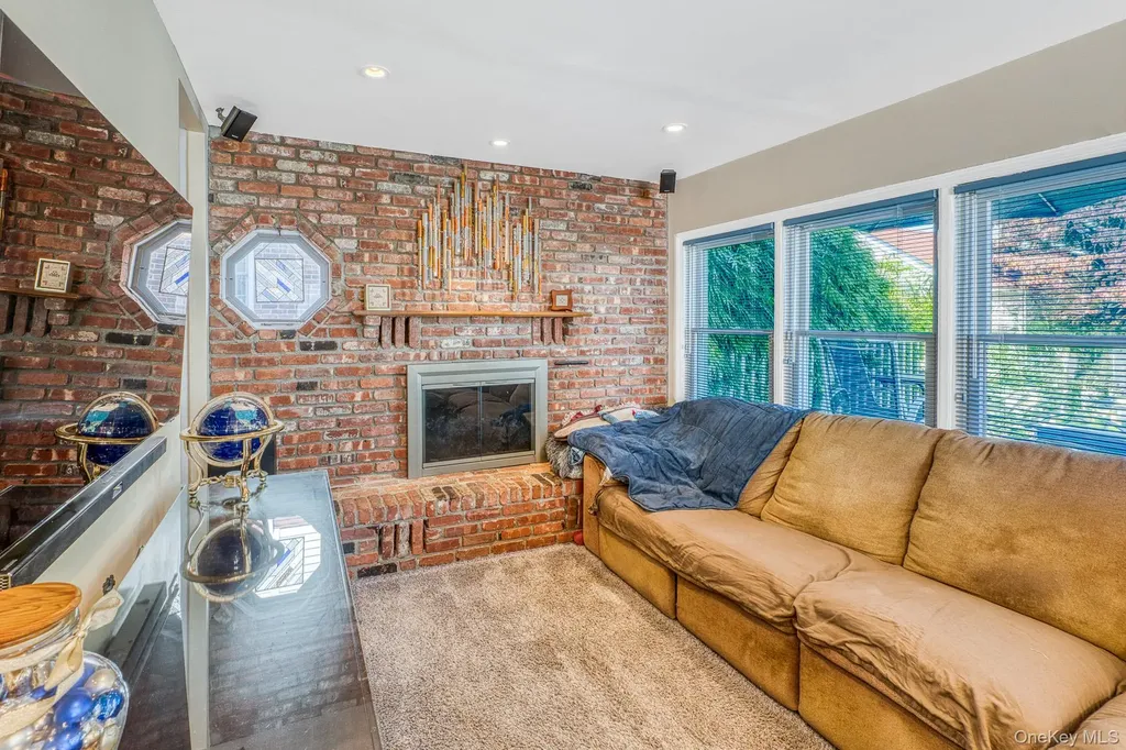 2531 Mount Avenue Oceanside NY 11572