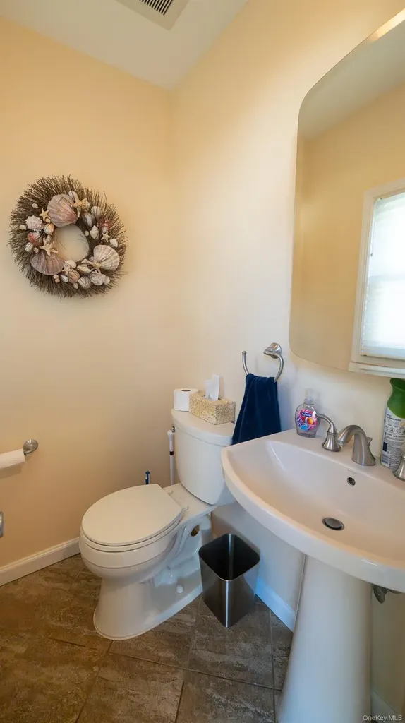2531 Mount Avenue Oceanside NY 11572