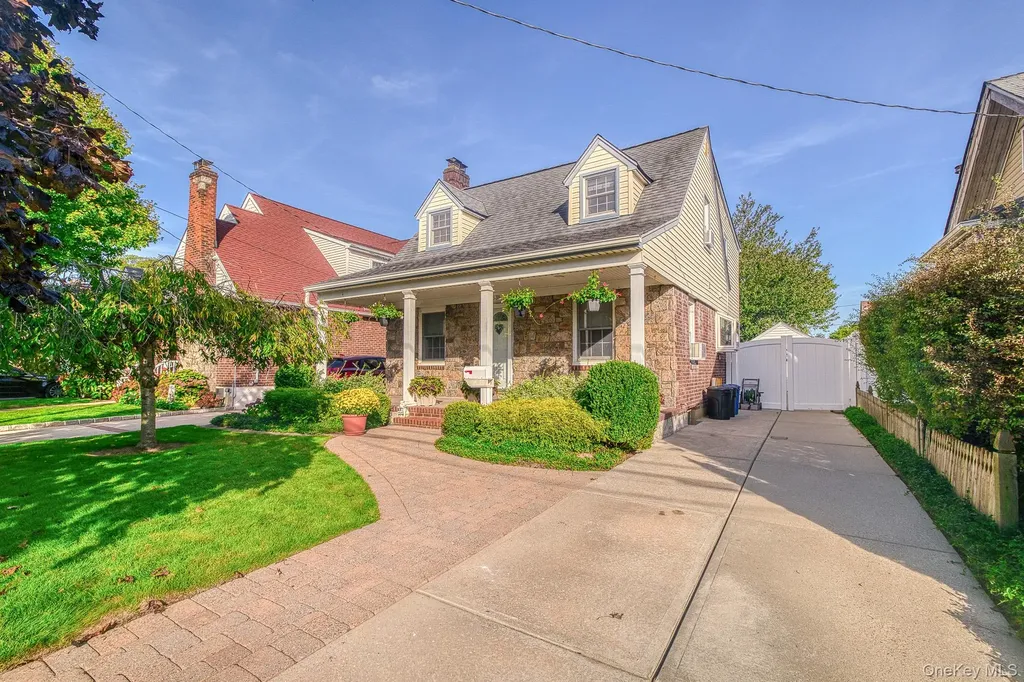 2531 Mount Avenue Oceanside NY 11572