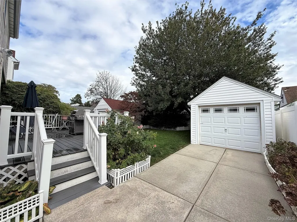 2531 Mount Avenue Oceanside NY 11572