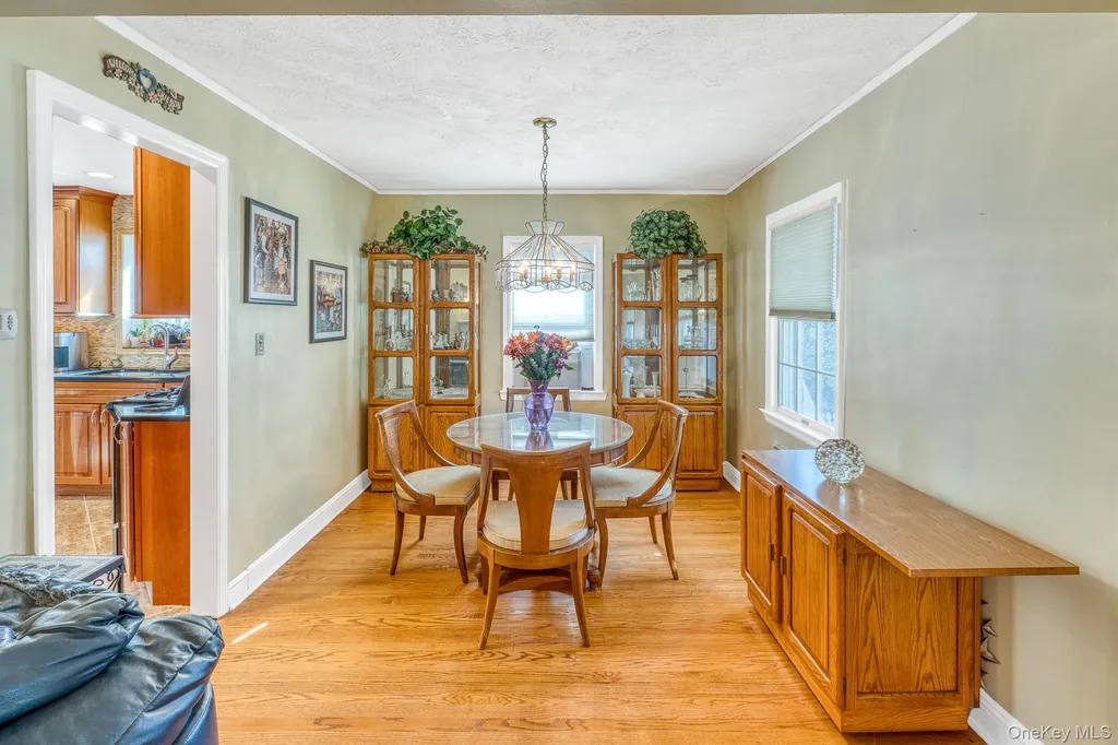 2531 Mount Avenue Oceanside NY 11572