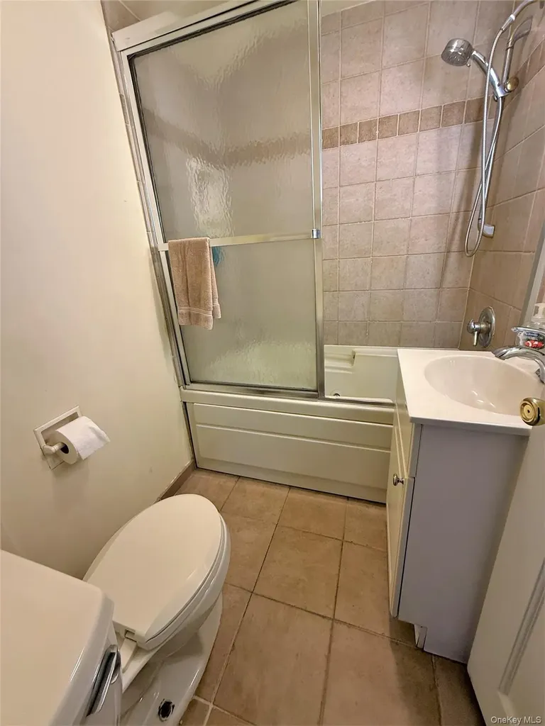 2531 Mount Avenue Oceanside NY 11572