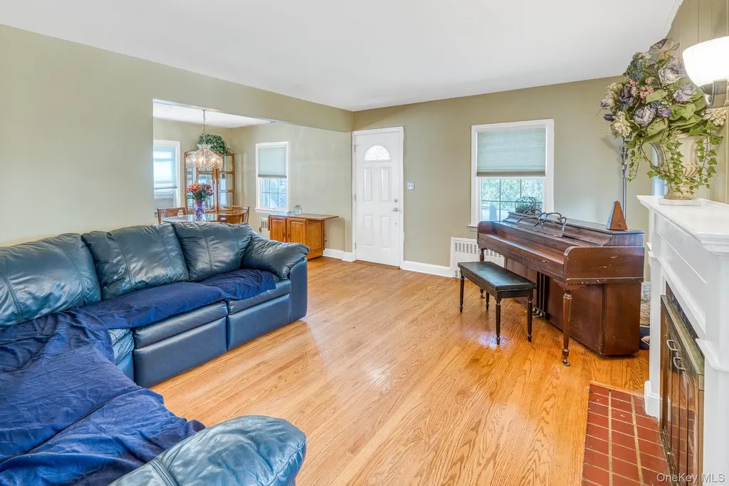 2531 Mount Avenue Oceanside NY 11572
