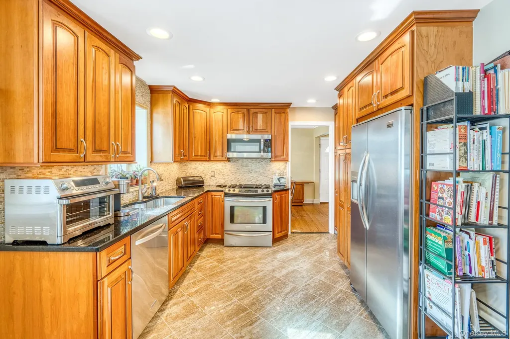 2531 Mount Avenue Oceanside NY 11572