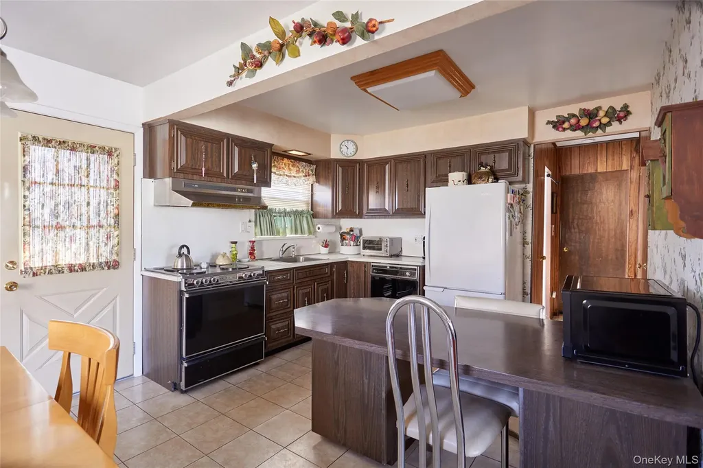 3373 Lawrence Avenue Oceanside NY 11572