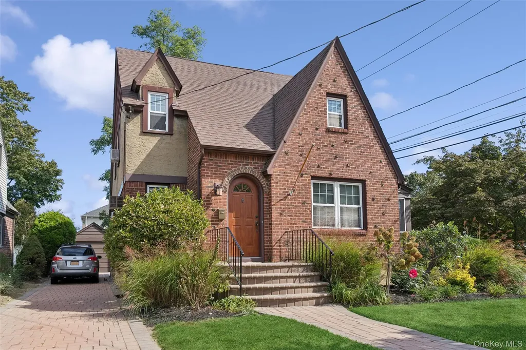 9 Troy Place Merrick NY 11566