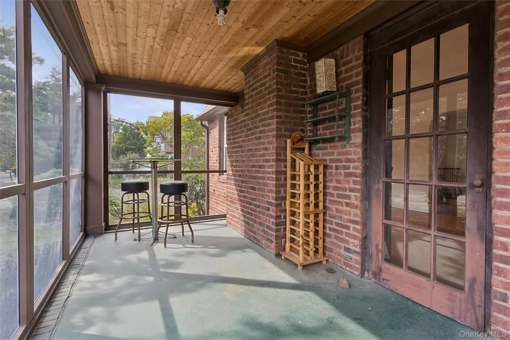 9 Troy Place Merrick NY 11566