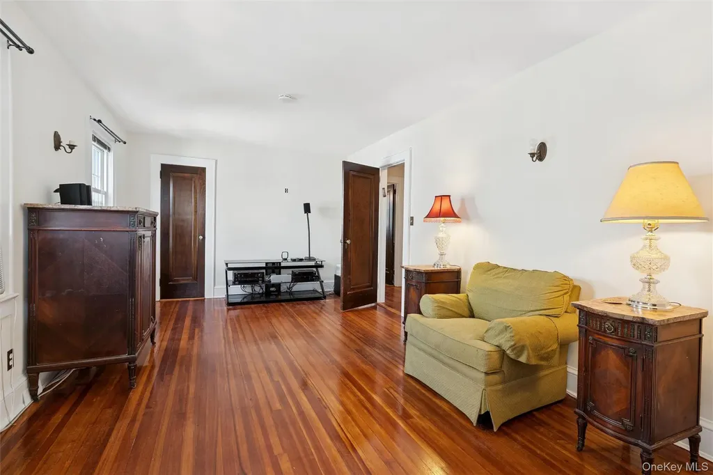 9 Troy Place Merrick NY 11566