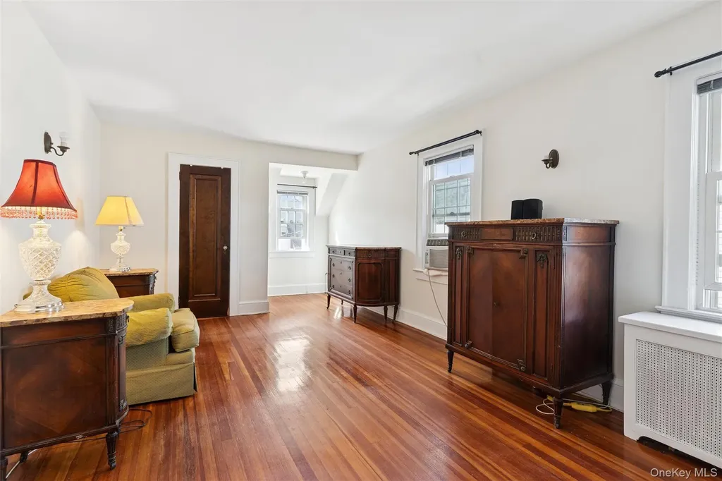 9 Troy Place Merrick NY 11566