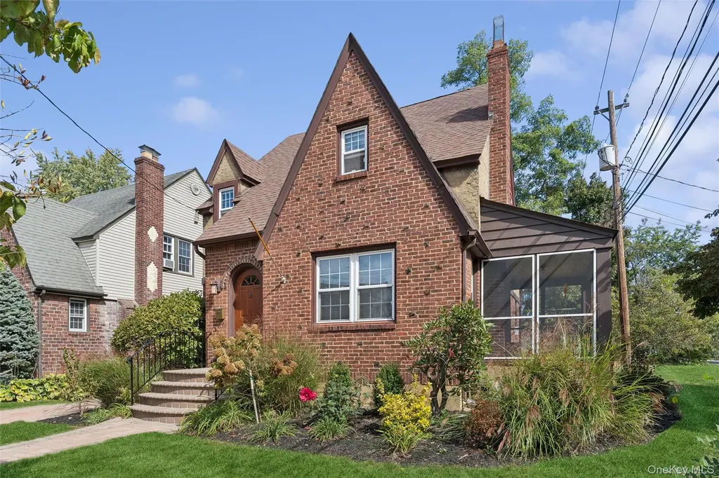 9 Troy Place Merrick NY 11566