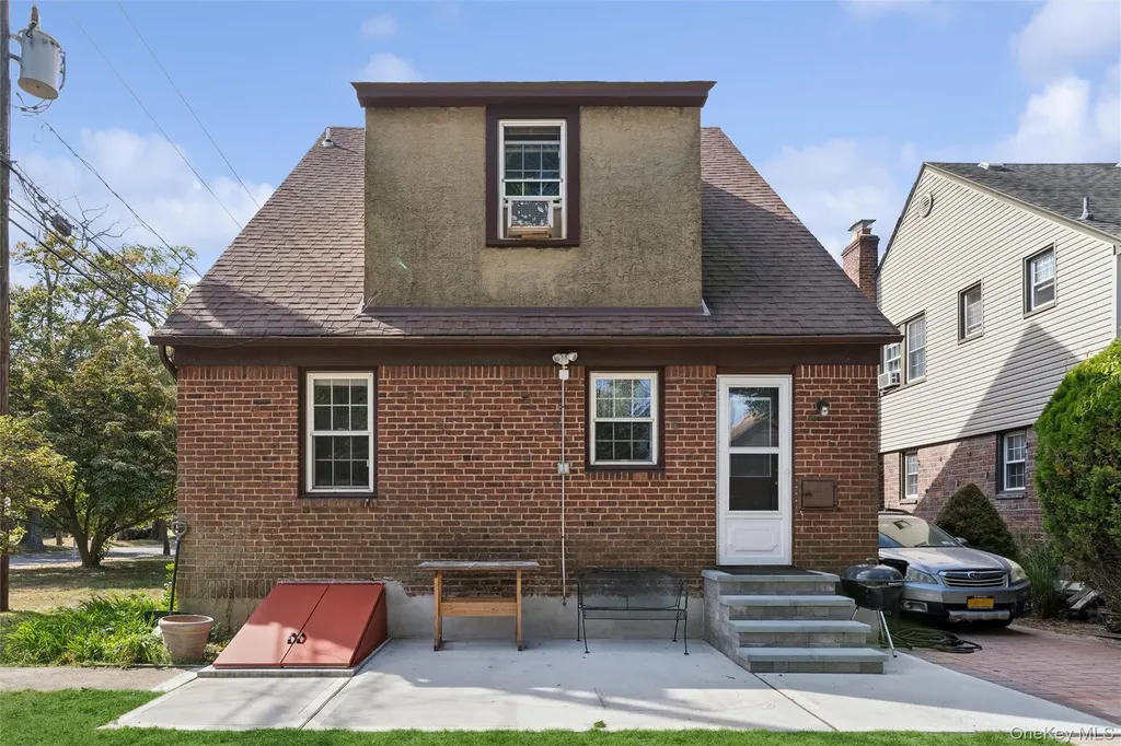 9 Troy Place Merrick NY 11566