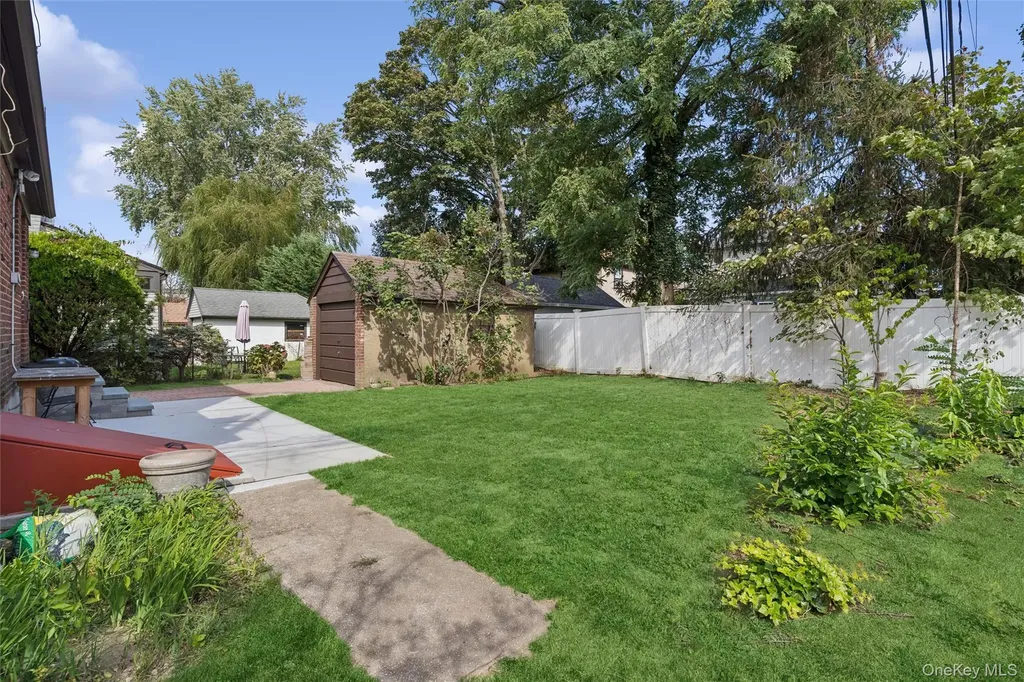 9 Troy Place Merrick NY 11566