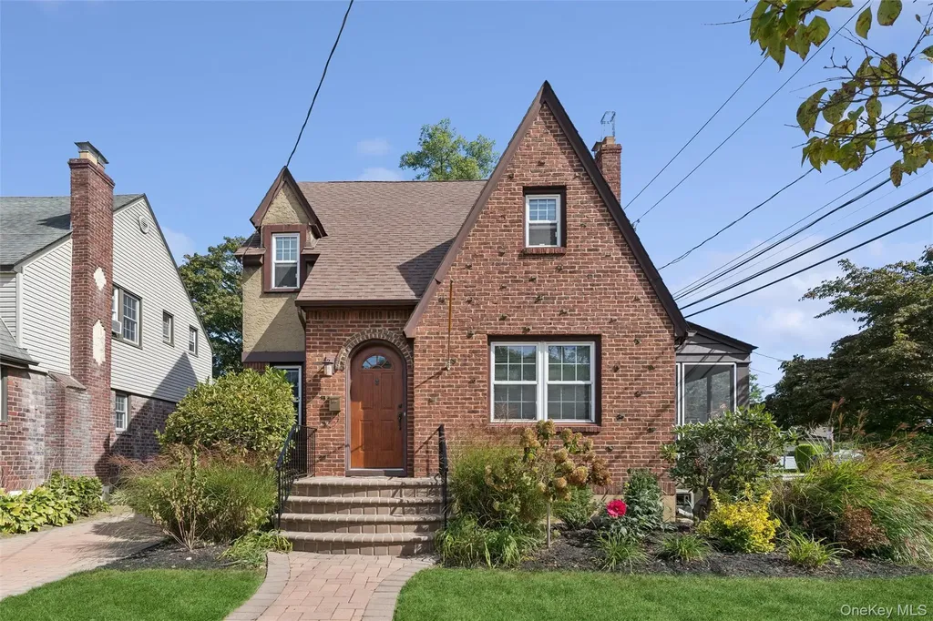 9 Troy Place Merrick NY 11566