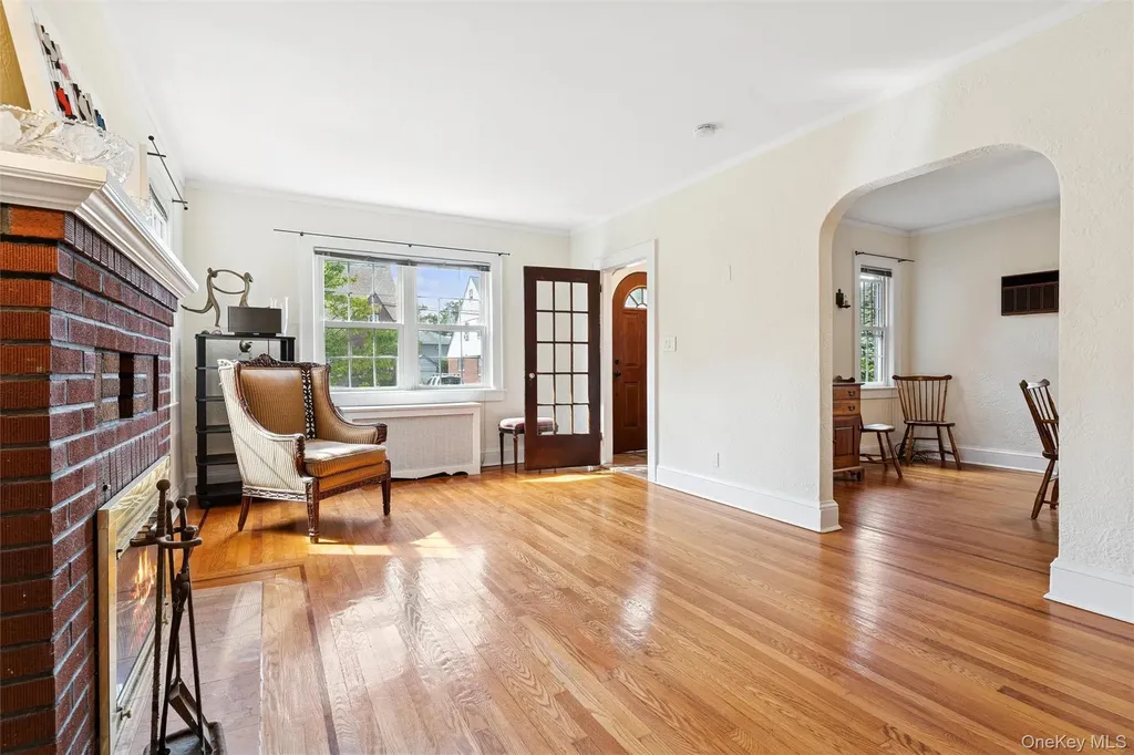9 Troy Place Merrick NY 11566