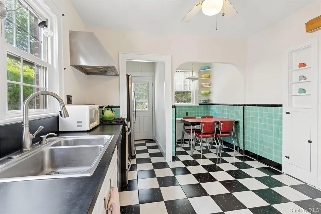 9 Troy Place Merrick NY 11566