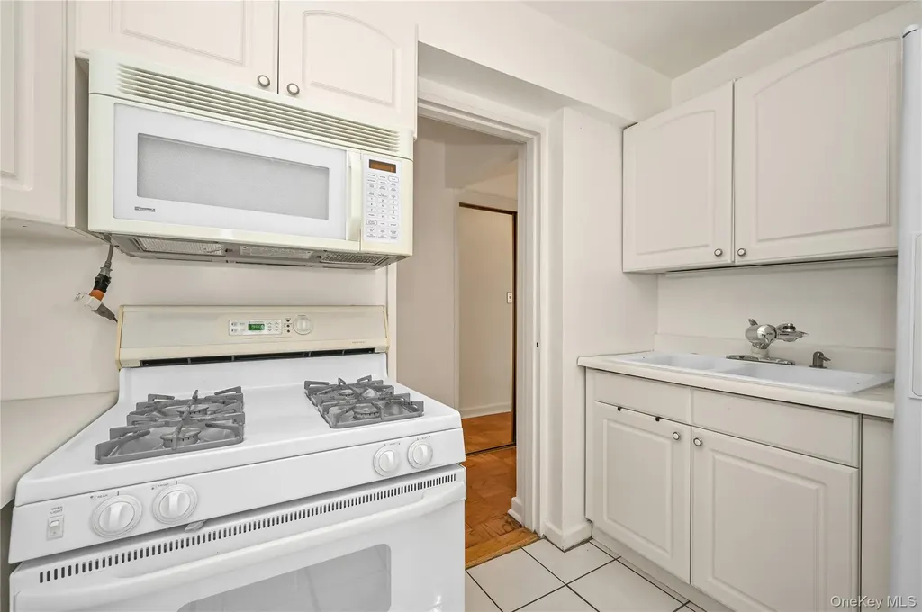 99-10 60ave Corona NY 11368
