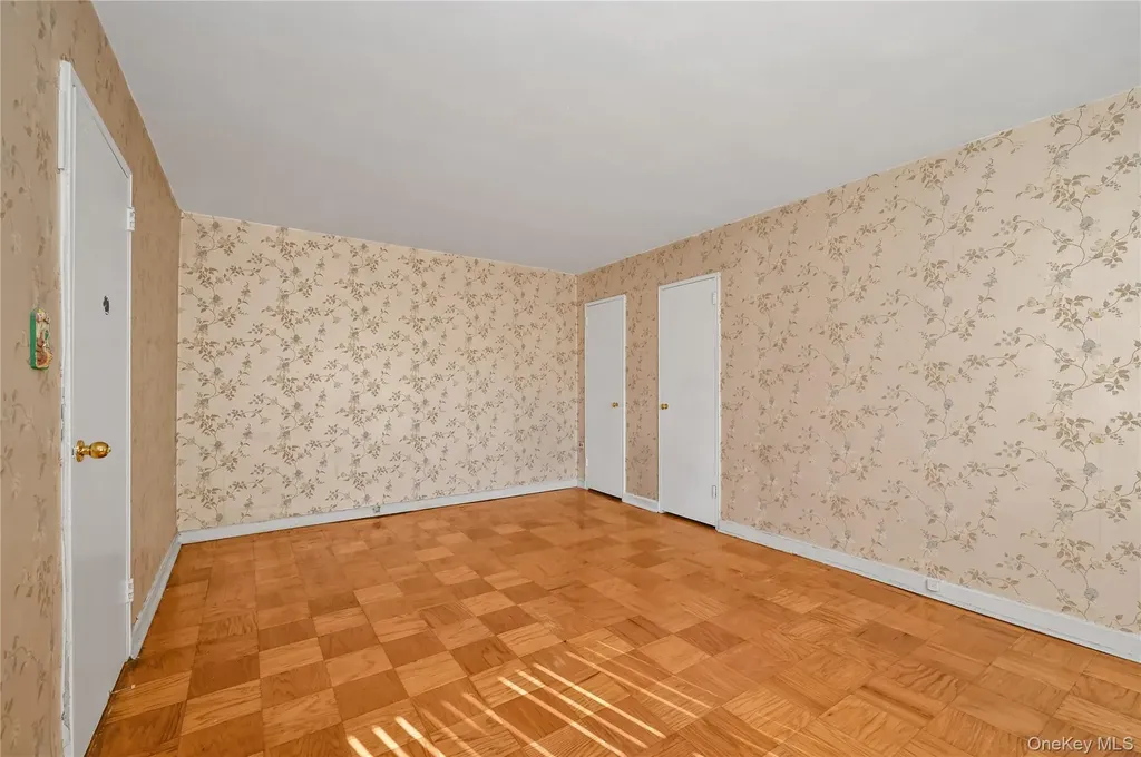 99-10 60ave Corona NY 11368
