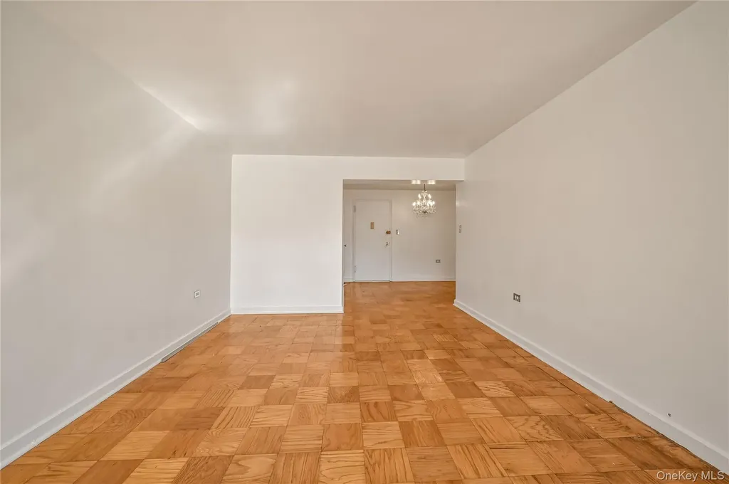 99-10 60ave Corona NY 11368