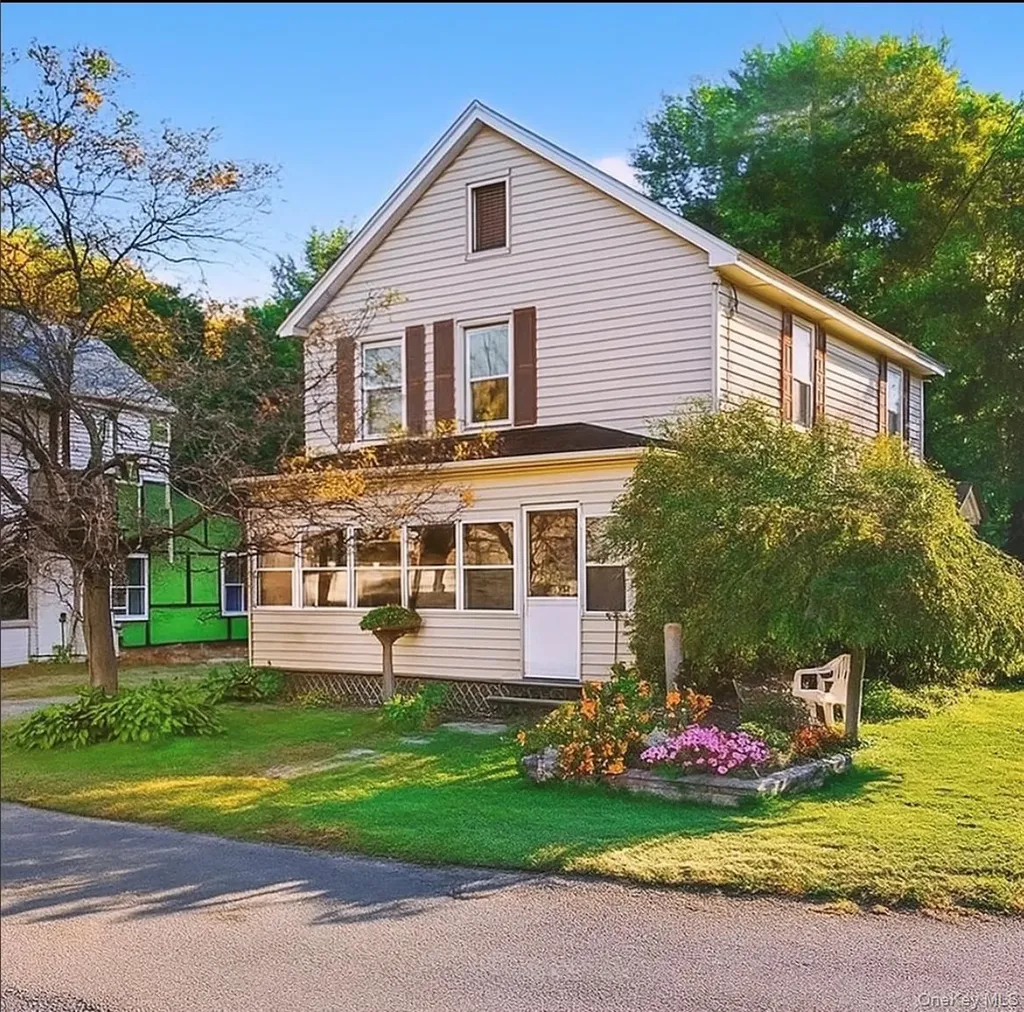 33 Thompson Street Red Hook NY 12571
