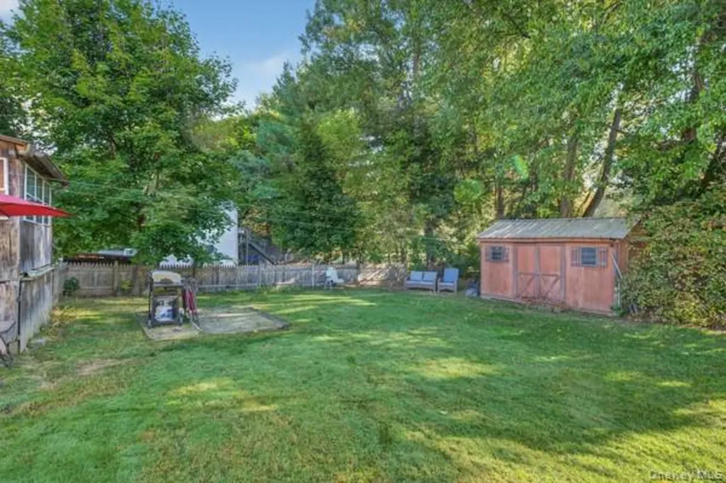 33 Thompson Street Red Hook NY 12571