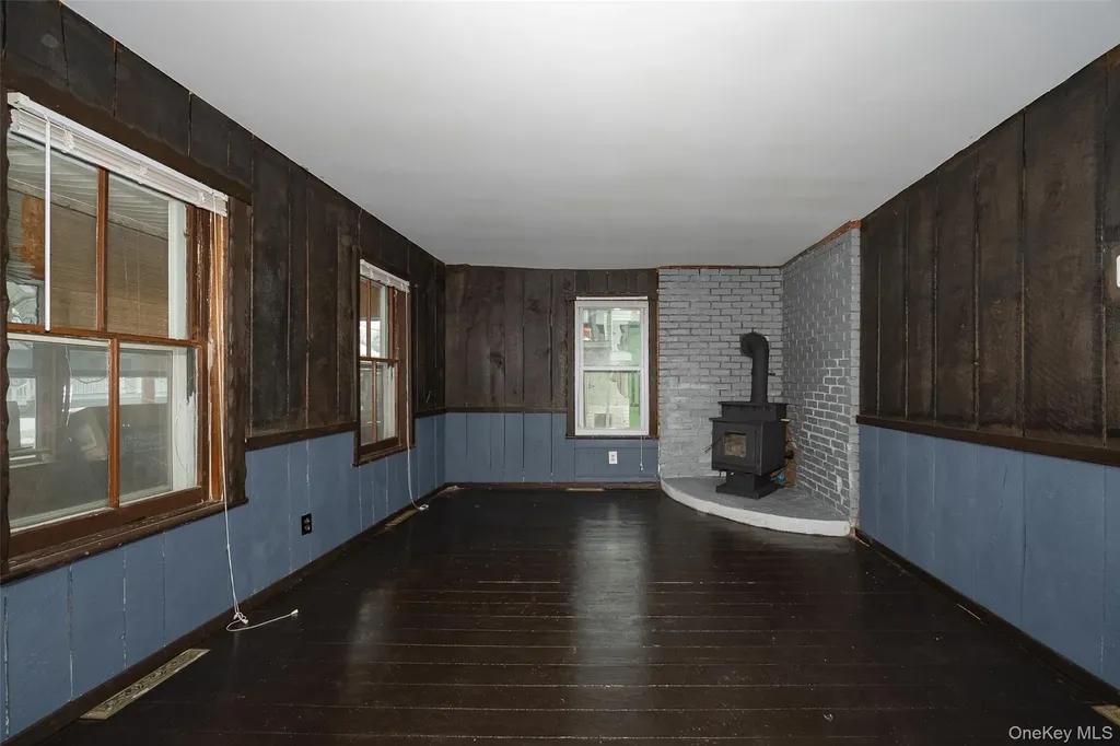 33 Thompson Street Red Hook NY 12571