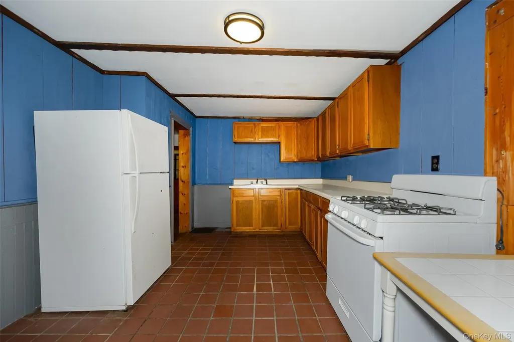 33 Thompson Street Red Hook NY 12571