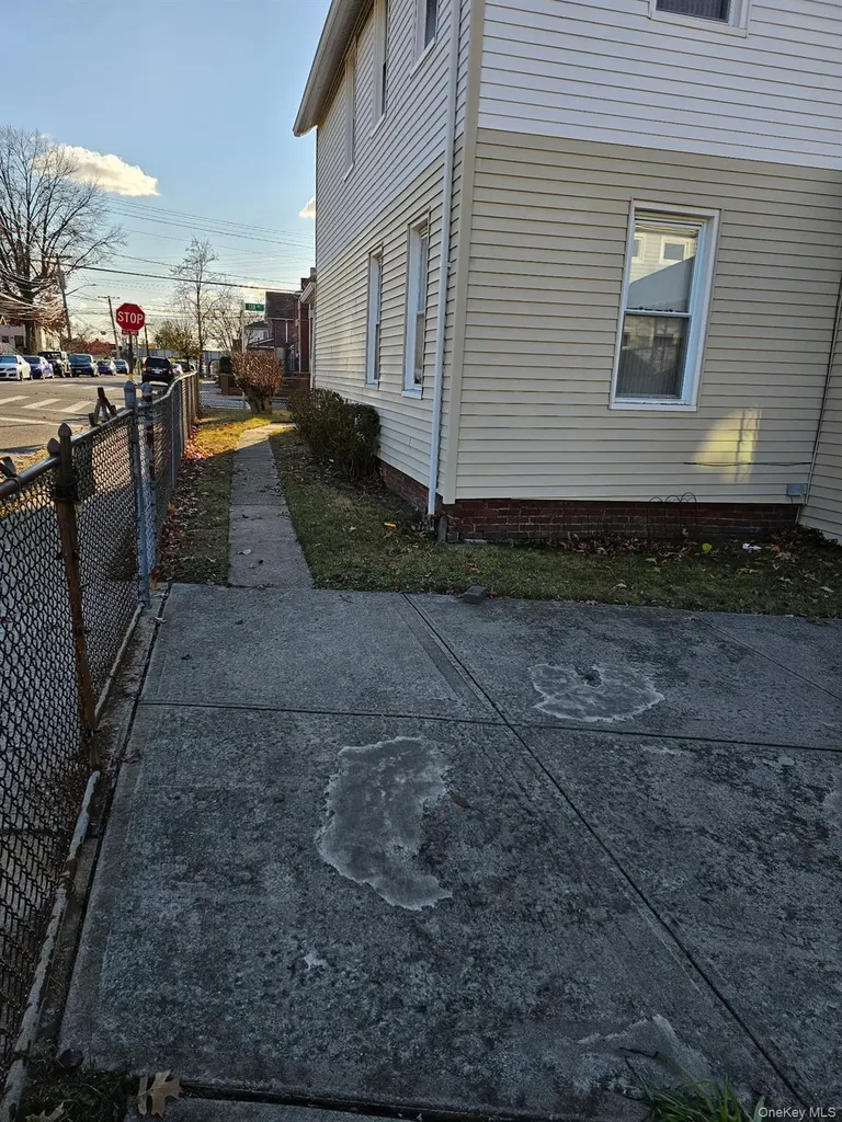 21823 138th Avenue Laurelton NY 11413