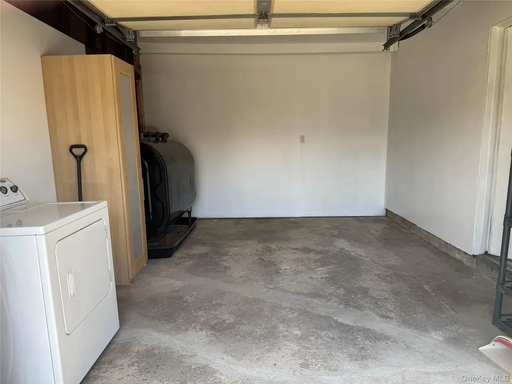 27 Gleaner Lane Levittown NY 11756
