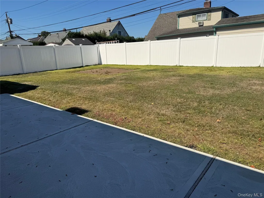 27 Gleaner Lane Levittown NY 11756
