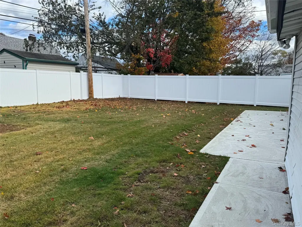 27 Gleaner Lane Levittown NY 11756