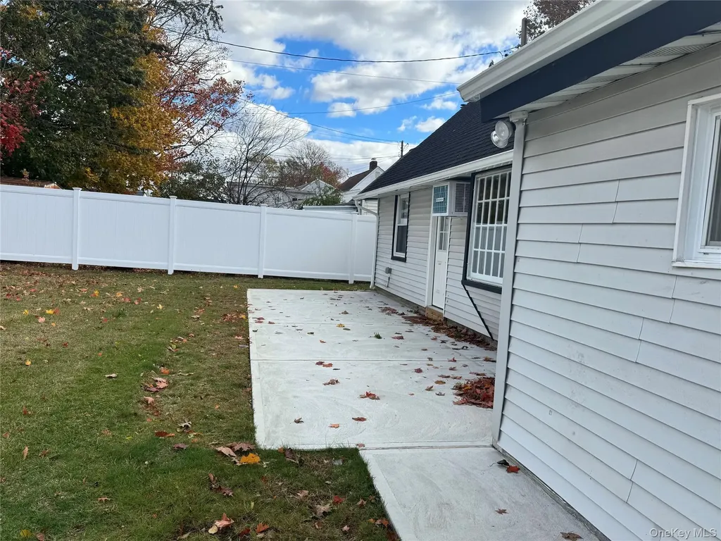 27 Gleaner Lane Levittown NY 11756