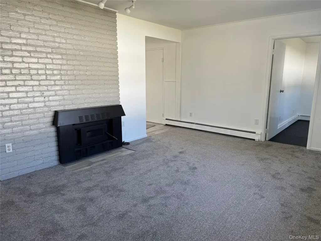27 Gleaner Lane Levittown NY 11756