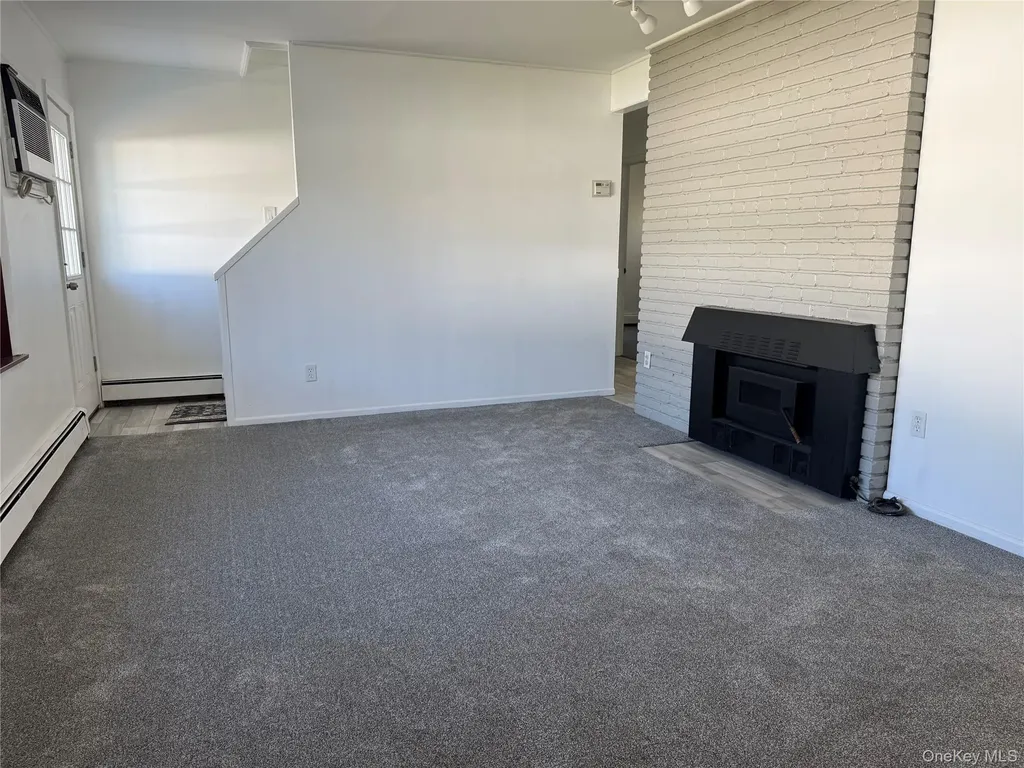 27 Gleaner Lane Levittown NY 11756