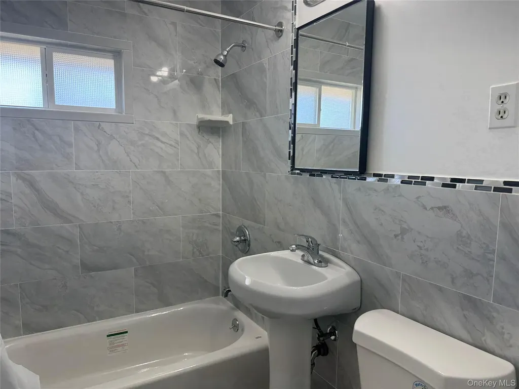 27 Gleaner Lane Levittown NY 11756