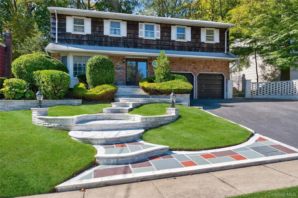 73 Reed Drive Roslyn NY 11576