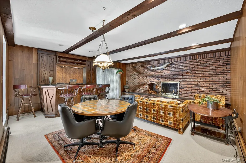 73 Reed Drive Roslyn NY 11576