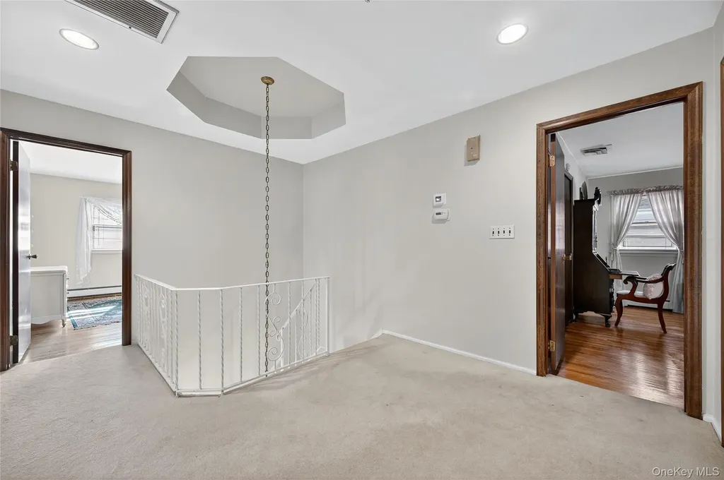 73 Reed Drive Roslyn NY 11576